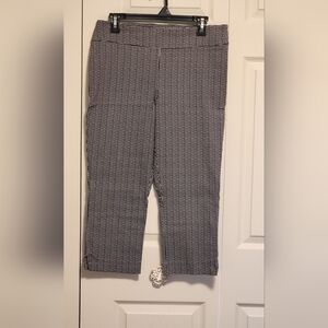 Pull-on Checkered Capri Pant
